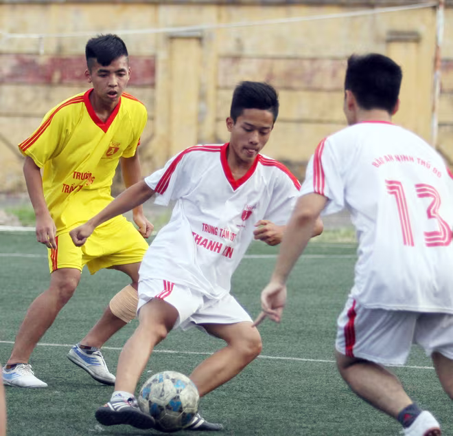 Kết quả, hình ảnh thi đấu lượt cuối vòng bảng giải bóng đá học sinh THPT Hà Nội ảnh 5 Kết quả, hình ảnh thi đấu lượt cuối vòng bảng giải bóng đá học sinh THPT Hà Nội ảnh 5