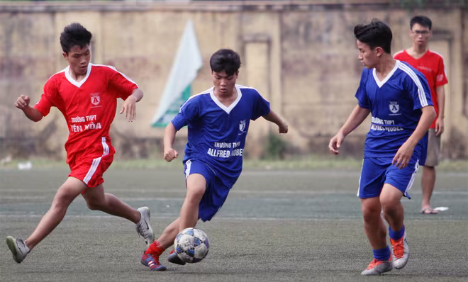 Kết quả, hình ảnh thi đấu lượt cuối vòng bảng giải bóng đá học sinh THPT Hà Nội ảnh 3 Kết quả, hình ảnh thi đấu lượt cuối vòng bảng giải bóng đá học sinh THPT Hà Nội ảnh 3