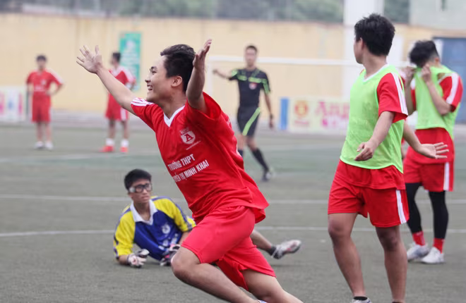 Hình ảnh tứ kết và lịch bán kết giải bóng đá học sinh THPT Hà Nội ảnh 4 Hình ảnh tứ kết và lịch bán kết giải bóng đá học sinh THPT Hà Nội ảnh 4