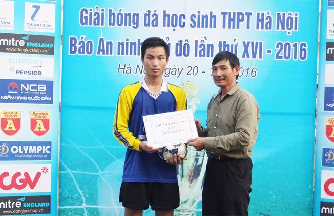 Khoảnh khắc vinh danh tại giải bóng đá học sinh THPT Hà Nội 2016 ảnh 15 Khoảnh khắc vinh danh tại giải bóng đá học sinh THPT Hà Nội 2016 ảnh 15