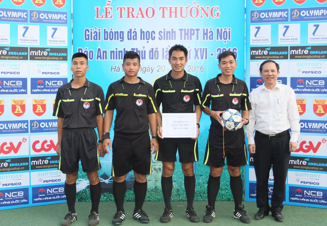 Khoảnh khắc vinh danh tại giải bóng đá học sinh THPT Hà Nội 2016 ảnh 14 Khoảnh khắc vinh danh tại giải bóng đá học sinh THPT Hà Nội 2016 ảnh 14