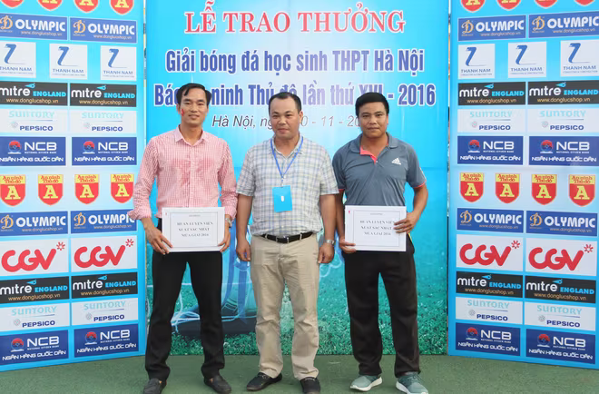 Khoảnh khắc vinh danh tại giải bóng đá học sinh THPT Hà Nội 2016 ảnh 11 Khoảnh khắc vinh danh tại giải bóng đá học sinh THPT Hà Nội 2016 ảnh 11
