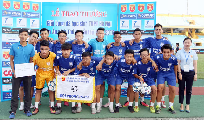 Khoảnh khắc vinh danh tại giải bóng đá học sinh THPT Hà Nội 2016 ảnh 10 Khoảnh khắc vinh danh tại giải bóng đá học sinh THPT Hà Nội 2016 ảnh 10