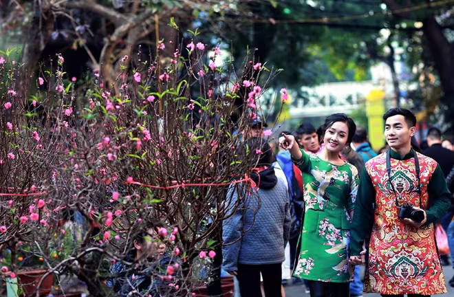 Hotboy thể dục Phạm Phước Hưng du xuân cùng bạn gái xinh đẹp ảnh 5 Hotboy thể dục Phạm Phước Hưng du xuân cùng bạn gái xinh đẹp ảnh 5