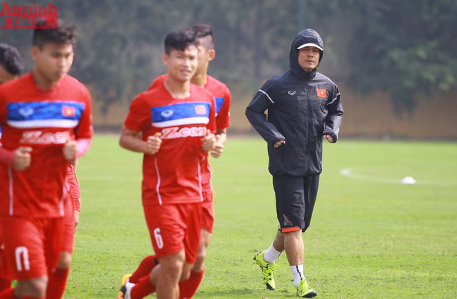 Công Phượng, Tuấn Anh tươi rói trong buổi tập đầu hè cùng U22 Việt Nam ảnh 5 Công Phượng, Tuấn Anh tươi rói trong buổi tập đầu hè cùng U22 Việt Nam ảnh 5