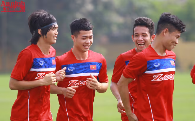 Công Phượng, Tuấn Anh tươi rói trong buổi tập đầu hè cùng U22 Việt Nam ảnh 4 Công Phượng, Tuấn Anh tươi rói trong buổi tập đầu hè cùng U22 Việt Nam ảnh 4