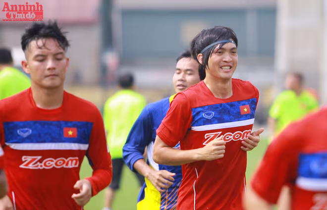 Công Phượng, Tuấn Anh tươi rói trong buổi tập đầu hè cùng U22 Việt Nam ảnh 3 Công Phượng, Tuấn Anh tươi rói trong buổi tập đầu hè cùng U22 Việt Nam ảnh 3