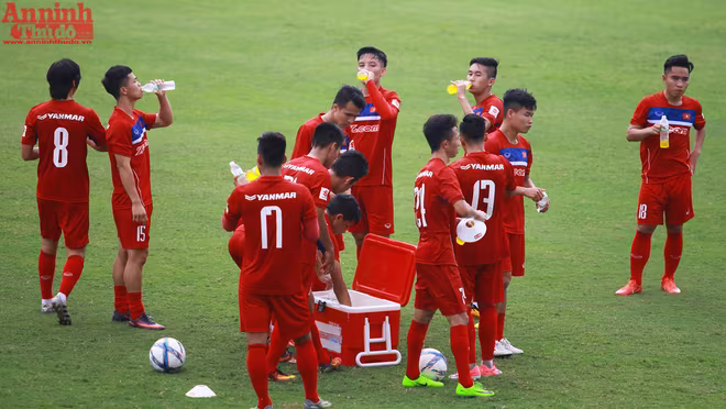 Công Phượng, Tuấn Anh tươi rói trong buổi tập đầu hè cùng U22 Việt Nam ảnh 6 Công Phượng, Tuấn Anh tươi rói trong buổi tập đầu hè cùng U22 Việt Nam ảnh 6