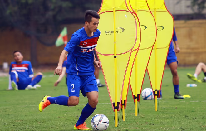 Công Phượng cùng đồng đội rèn đánh biên, sút bóng sống ảnh 2 Công Phượng cùng đồng đội rèn đánh biên, sút bóng sống ảnh 2