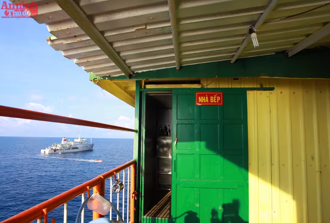 Kỳ vĩ "lâu đài trên biển" mang dấu chủ quyền Việt Nam ảnh 9 Kỳ vĩ "lâu đài trên biển" mang dấu chủ quyền Việt Nam ảnh 9