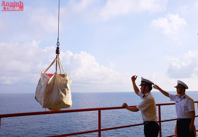 Kỳ vĩ "lâu đài trên biển" mang dấu chủ quyền Việt Nam ảnh 15 Kỳ vĩ "lâu đài trên biển" mang dấu chủ quyền Việt Nam ảnh 15