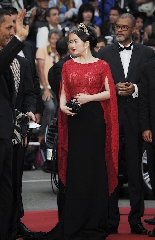 Lý Nhã Kỳ gây choáng vì đội “vương miện” lên thảm đỏ Cannes! ảnh 7 Lý Nhã Kỳ gây choáng vì đội “vương miện” lên thảm đỏ Cannes! ảnh 7