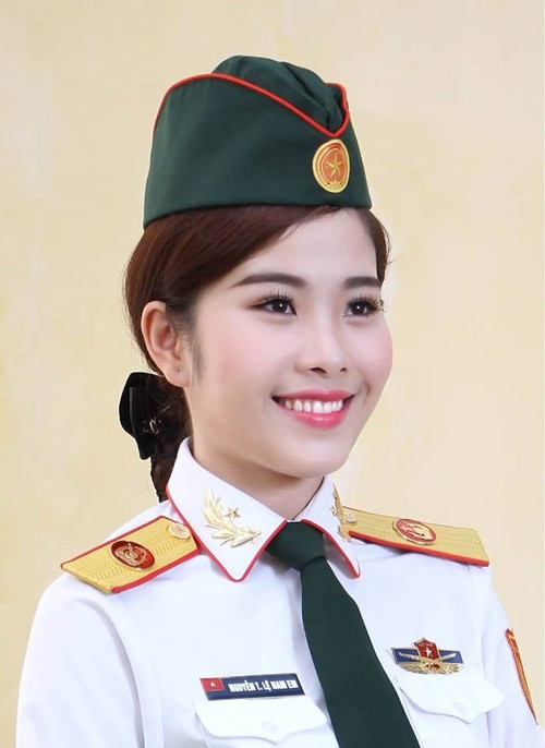 Vì sao Nguyễn Thị Loan và Nam Em được đặc cách trong cuộc đua "Hoa hậu Hoàn vũ Việt Nam 2015"? ảnh 2 Vì sao Nguyễn Thị Loan và Nam Em được đặc cách trong cuộc đua "Hoa hậu Hoàn vũ Việt Nam 2015"? ảnh 2