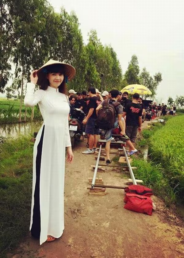 Ngọc Trinh "kín cổng cao tường" trong phim "Vòng eo 56" ảnh 3