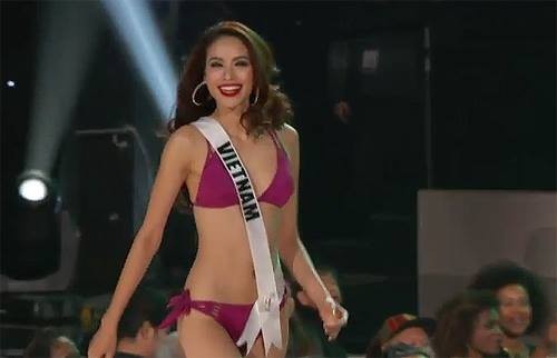 Bán kết "Hoa hậu Hoàn vũ 2015": Phạm Hương gây "sốt" vì sự khác biệt ảnh 1 Bán kết "Hoa hậu Hoàn vũ 2015": Phạm Hương gây "sốt" vì sự khác biệt ảnh 1