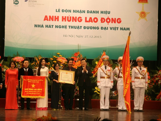 Nhà hát Nghệ thuật đương đại Việt Nam đón nhận danh hiệu "Anh hùng Lao động" ảnh 1 Nhà hát Nghệ thuật đương đại Việt Nam đón nhận danh hiệu "Anh hùng Lao động" ảnh 1