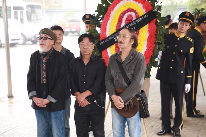 Hình ảnh nghệ sĩ xót xa tiễn đưa nhạc sĩ Thanh Tùng  ảnh 1