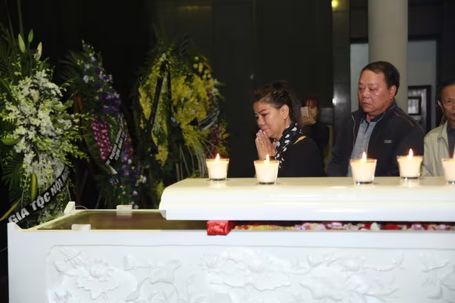 Hình ảnh nghệ sĩ xót xa tiễn đưa nhạc sĩ Thanh Tùng  ảnh 18