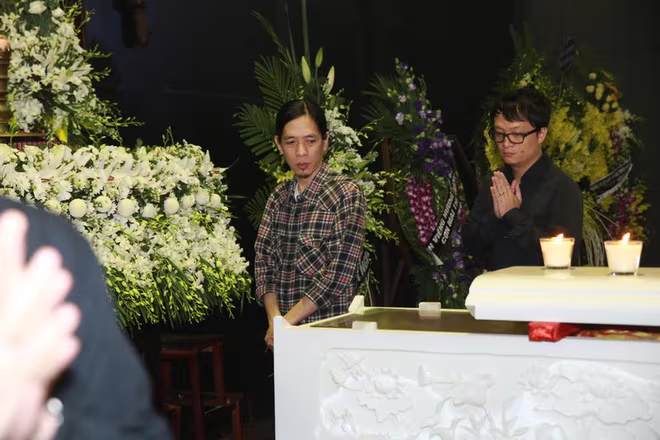 Hình ảnh nghệ sĩ xót xa tiễn đưa nhạc sĩ Thanh Tùng  ảnh 16