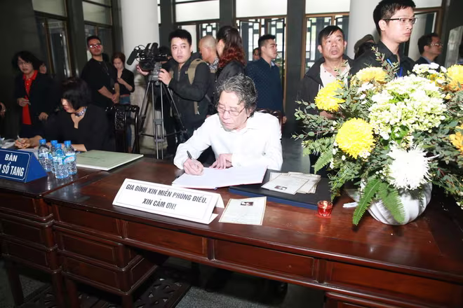 Hình ảnh nghệ sĩ xót xa tiễn đưa nhạc sĩ Thanh Tùng  ảnh 3