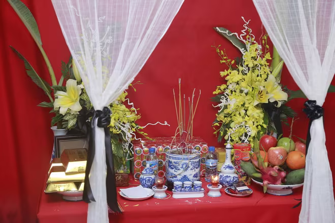 Hình ảnh người thân và bạn bè đưa Trần Lập ghé qua nhà trước khi chôn cất ảnh 9 Hình ảnh người thân và bạn bè đưa Trần Lập ghé qua nhà trước khi chôn cất ảnh 9