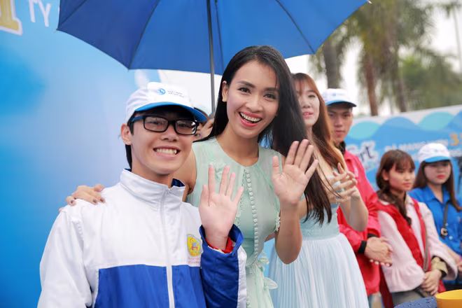 Hari Won rạng rỡ cùng Ái Phương sau "scandal" tình cảm ảnh 10 Hari Won rạng rỡ cùng Ái Phương sau "scandal" tình cảm ảnh 10