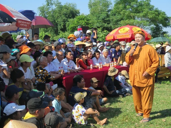 Minh Béo bị bắt, sân khấu Sao Minh Béo cầm cự, "Lục lạc vàng" ngưng phát sóng ảnh 3 Minh Béo bị bắt, sân khấu Sao Minh Béo cầm cự, "Lục lạc vàng" ngưng phát sóng ảnh 3