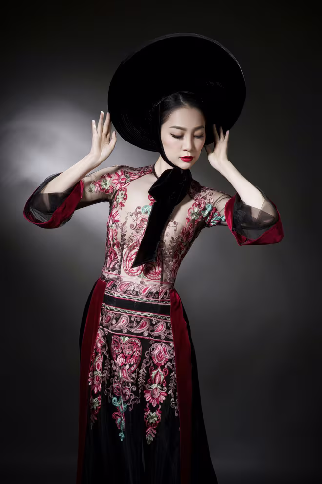 Nhà thiết kế Đức Hùng đưa "Non thiêng" vào áo dài ảnh 10 Nhà thiết kế Đức Hùng đưa "Non thiêng" vào áo dài ảnh 10