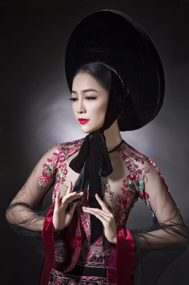 Nhà thiết kế Đức Hùng đưa "Non thiêng" vào áo dài ảnh 9 Nhà thiết kế Đức Hùng đưa "Non thiêng" vào áo dài ảnh 9