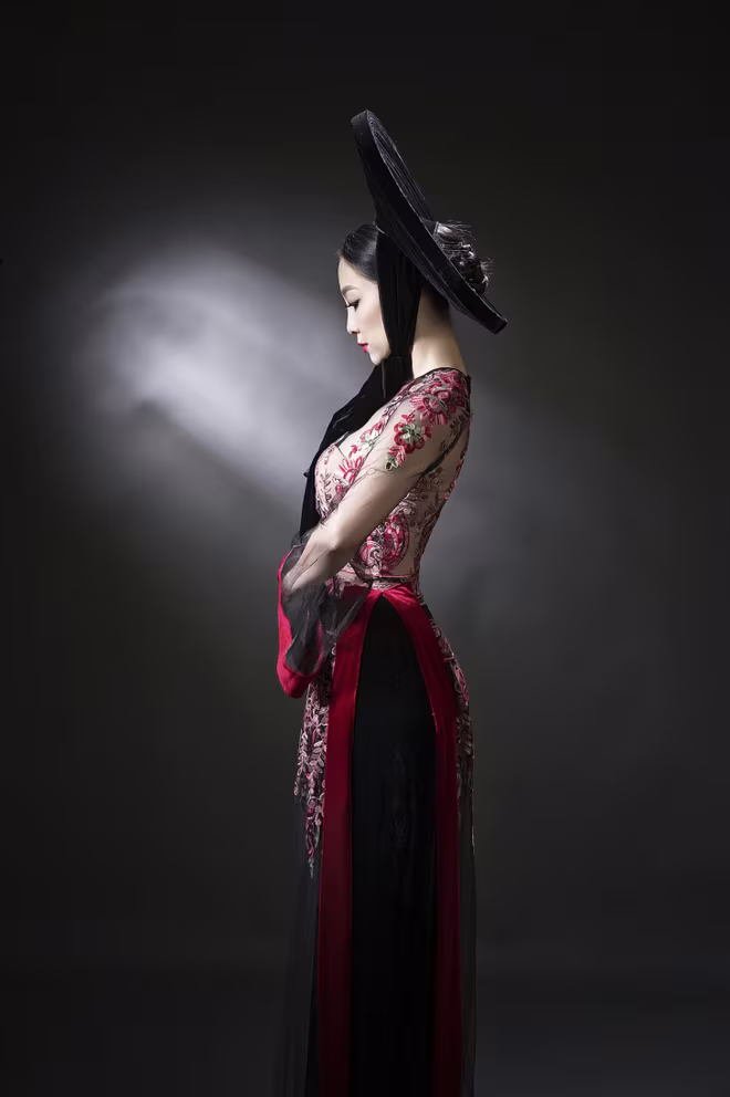 Nhà thiết kế Đức Hùng đưa "Non thiêng" vào áo dài ảnh 6 Nhà thiết kế Đức Hùng đưa "Non thiêng" vào áo dài ảnh 6