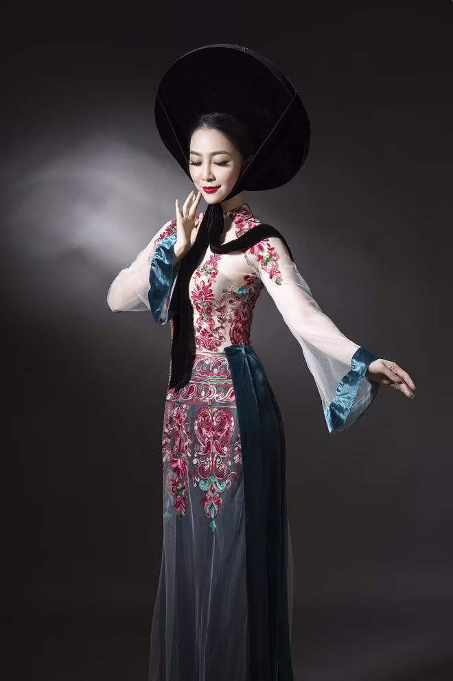 Nhà thiết kế Đức Hùng đưa "Non thiêng" vào áo dài ảnh 13 Nhà thiết kế Đức Hùng đưa "Non thiêng" vào áo dài ảnh 13