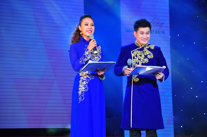 Nữ MC đeo trang sức tiền tỷ dẫn chương trình   ảnh 5 Nữ MC đeo trang sức tiền tỷ dẫn chương trình   ảnh 5