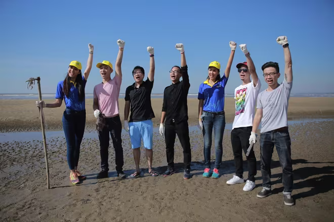 Thu Minh cùng hơn 1000 người nhặt rác  ảnh 14