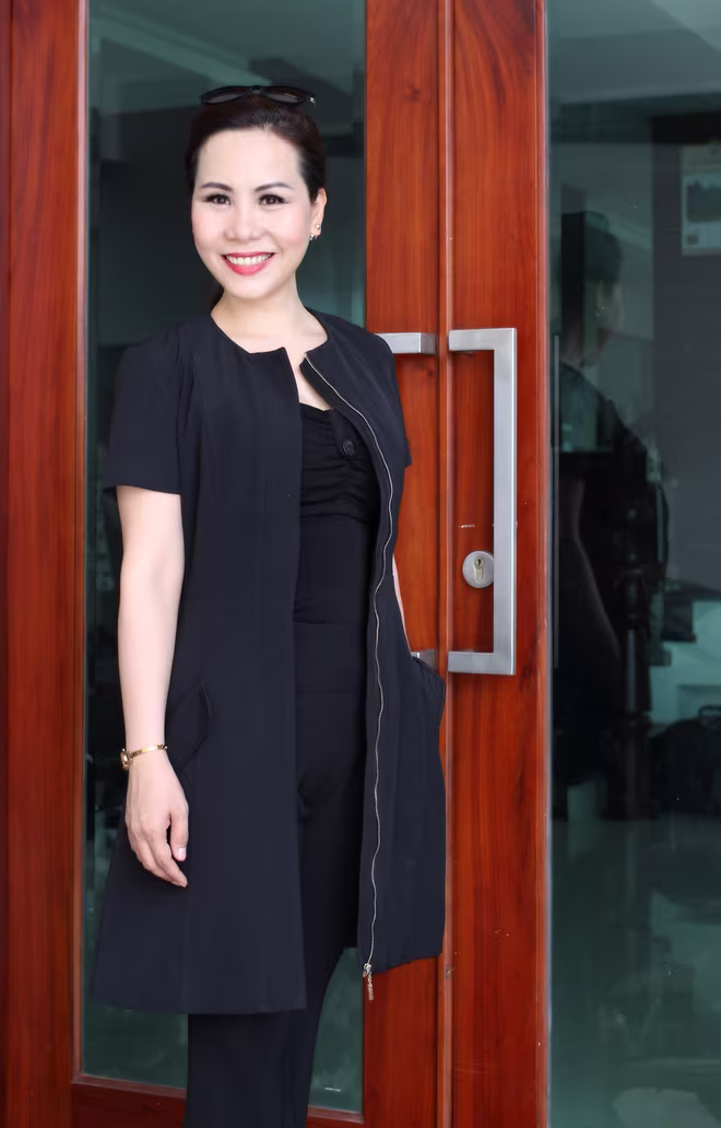 Nữ hoàng Kim Chi phá cách với trang phục vest ảnh 2 Nữ hoàng Kim Chi phá cách với trang phục vest ảnh 2