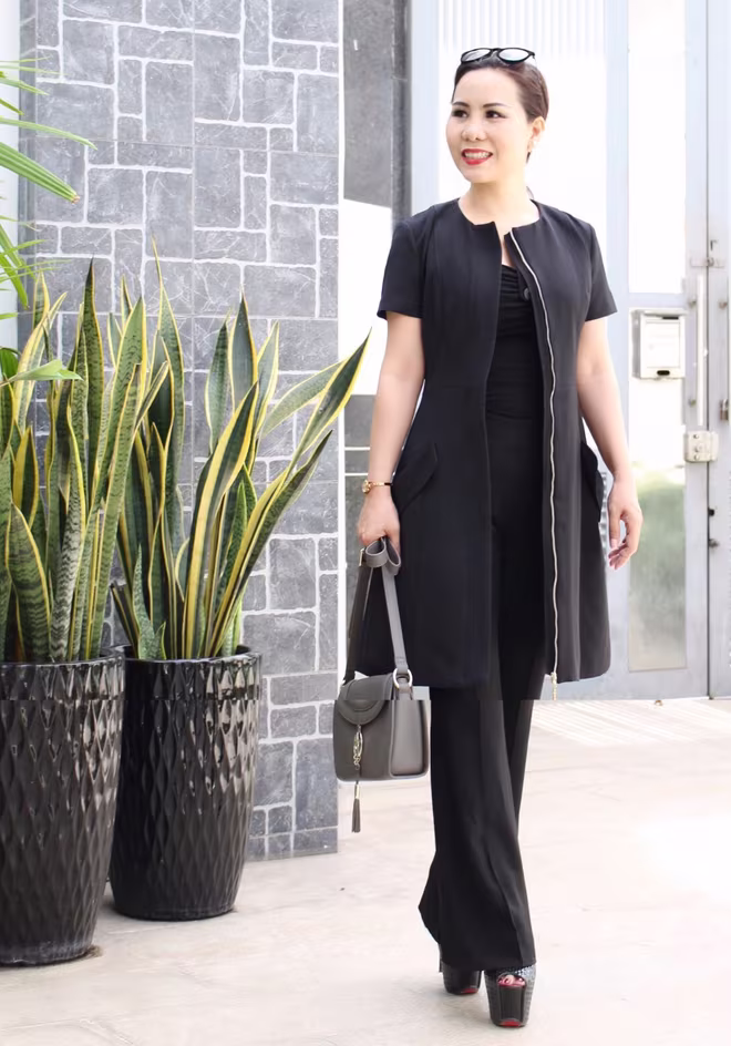 Nữ hoàng Kim Chi phá cách với trang phục vest ảnh 5 Nữ hoàng Kim Chi phá cách với trang phục vest ảnh 5