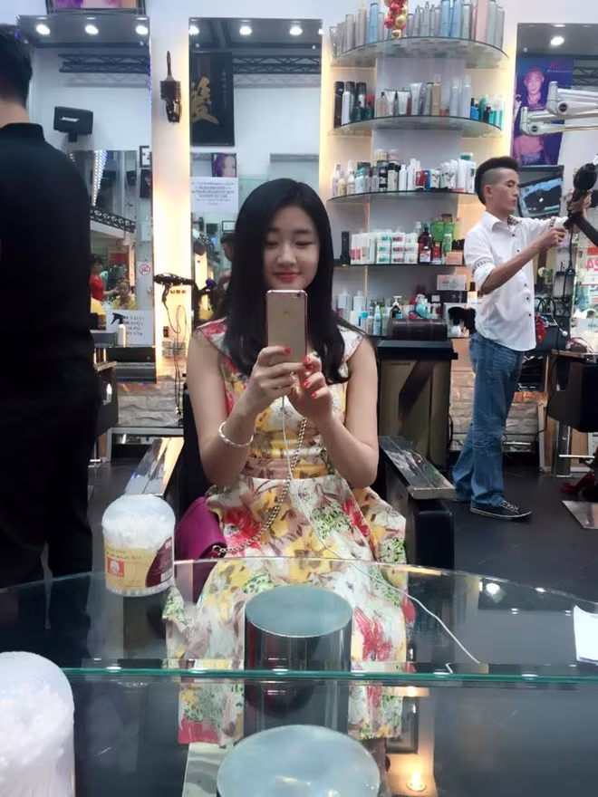 Nhan sắc đời thường của tân "Hoa hậu Bản sắc Việt toàn cầu"  ảnh 11 Nhan sắc đời thường của tân "Hoa hậu Bản sắc Việt toàn cầu"  ảnh 11
