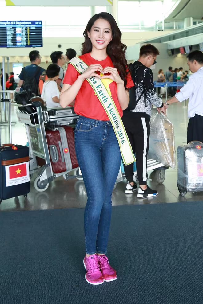Nam Em mang 150kg hành lý đến "Hoa hậu Trái đất 2016" ảnh 4