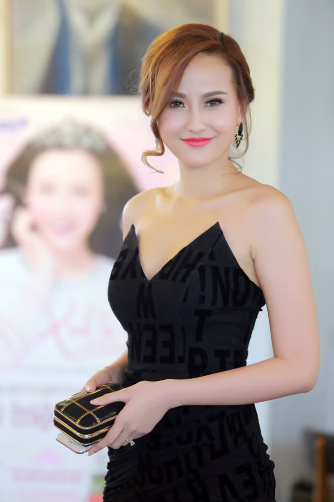 Á quân "The Face" Khánh Ngân vai trần bên MC Anh Tuấn ảnh 6 Á quân "The Face" Khánh Ngân vai trần bên MC Anh Tuấn ảnh 6