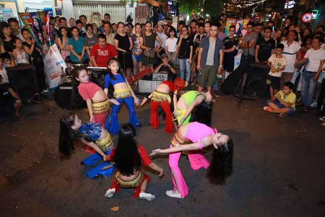 "Nhí Tài Năng" làm "nổ tung" sân khấu phố cổ Hà Nội ảnh 6 "Nhí Tài Năng" làm "nổ tung" sân khấu phố cổ Hà Nội ảnh 6