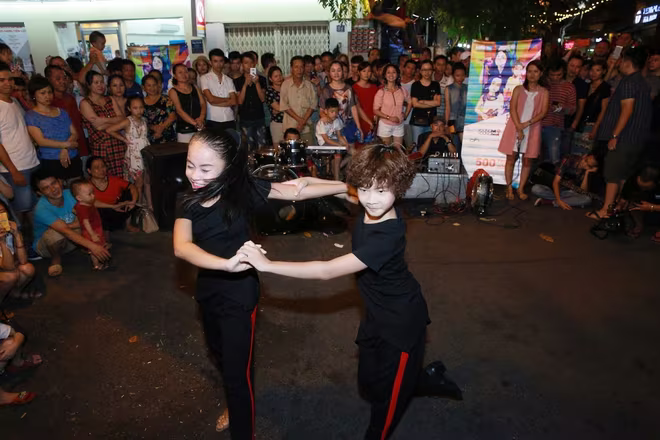 "Nhí Tài Năng" làm "nổ tung" sân khấu phố cổ Hà Nội ảnh 8 "Nhí Tài Năng" làm "nổ tung" sân khấu phố cổ Hà Nội ảnh 8