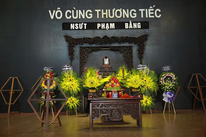 Những hình ảnh xúc động tại lễ viếng NSƯT Phạm Bằng ảnh 2 Những hình ảnh xúc động tại lễ viếng NSƯT Phạm Bằng ảnh 2