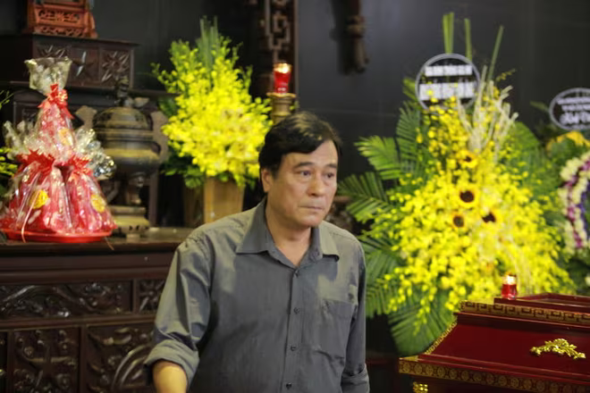 Những hình ảnh xúc động tại lễ viếng NSƯT Phạm Bằng ảnh 13 Những hình ảnh xúc động tại lễ viếng NSƯT Phạm Bằng ảnh 13