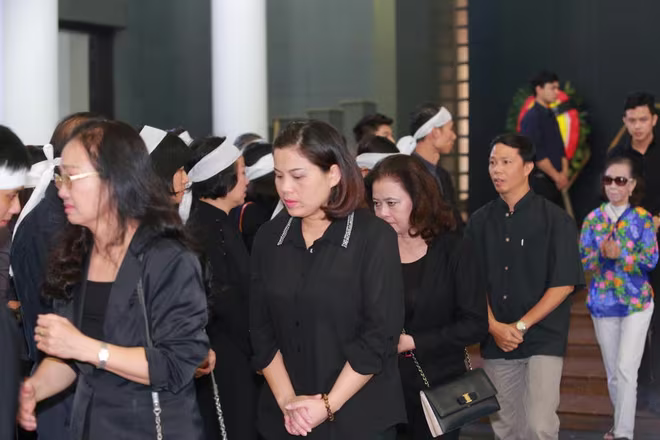 Những hình ảnh xúc động tại lễ viếng NSƯT Phạm Bằng ảnh 15 Những hình ảnh xúc động tại lễ viếng NSƯT Phạm Bằng ảnh 15