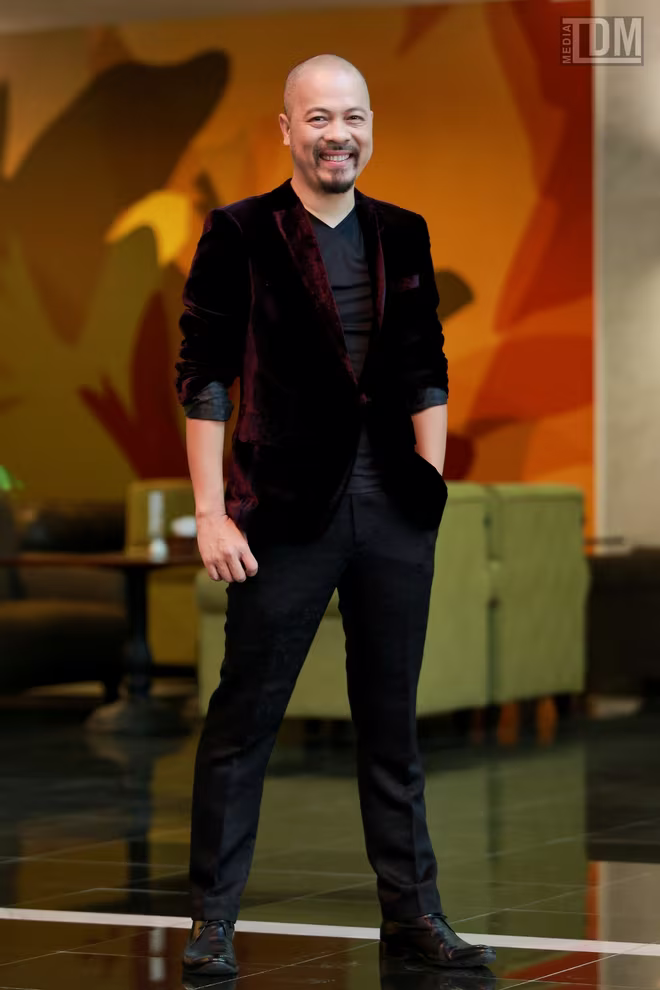 Nhà thiết kế Đức Hùng bảnh bao đọ dáng với MC Anh Tuấn ảnh 6