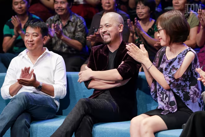 Nhà thiết kế Đức Hùng bảnh bao đọ dáng với MC Anh Tuấn ảnh 12