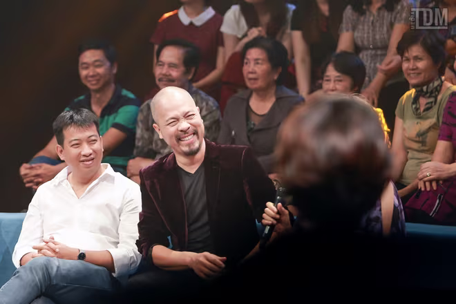 Nhà thiết kế Đức Hùng bảnh bao đọ dáng với MC Anh Tuấn ảnh 11