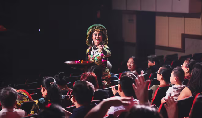 Hình ảnh đặc biệt về nghi lễ hầu đồng qua ống kính nhiếp ảnh gia quốc tế ảnh 2 Hình ảnh đặc biệt về nghi lễ hầu đồng qua ống kính nhiếp ảnh gia quốc tế ảnh 2