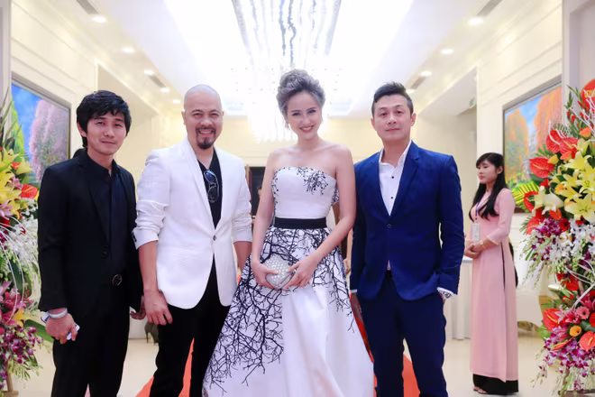 Nhà thiết kế Đức Hùng bảnh bao tìm kiếm gương mặt "xinh tự nhiên" ảnh 8