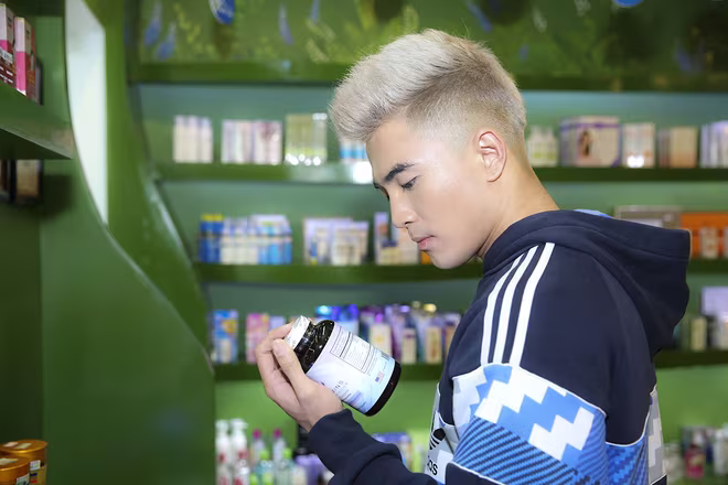 Đông đảo "sao" Việt chúc mừng "đứa con thứ 2" của nhà thơ Nguyễn Phong Việt ảnh 12 Đông đảo "sao" Việt chúc mừng "đứa con thứ 2" của nhà thơ Nguyễn Phong Việt ảnh 12