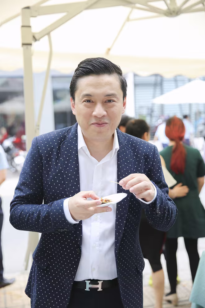 Đông đảo "sao" Việt chúc mừng "đứa con thứ 2" của nhà thơ Nguyễn Phong Việt ảnh 5 Đông đảo "sao" Việt chúc mừng "đứa con thứ 2" của nhà thơ Nguyễn Phong Việt ảnh 5